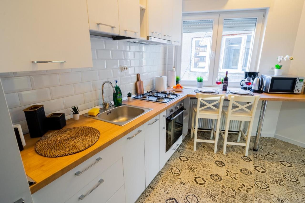 One Bedroom Flat In Bucharest'S Historic District Exterior foto